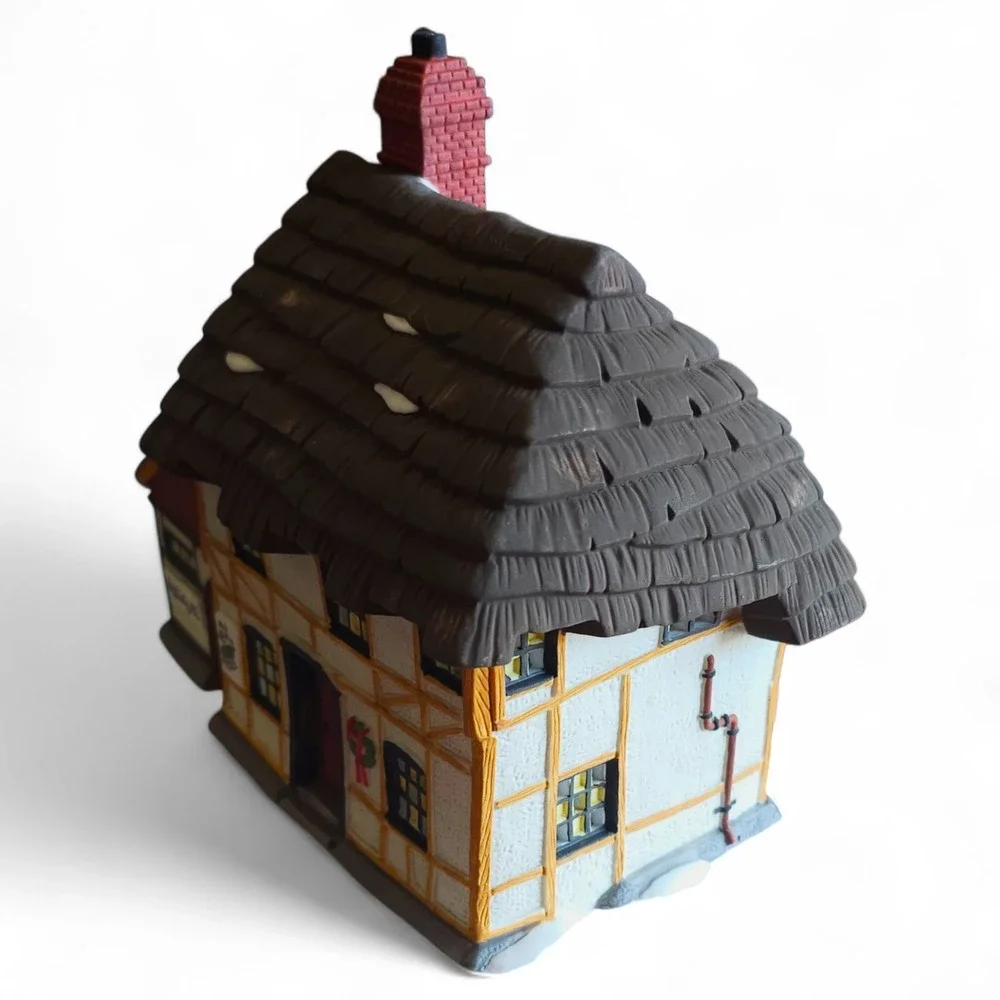 Dept 56 Dickens Village Mr & Mrs Pickle Cottage 5824-6 Lighted House Box